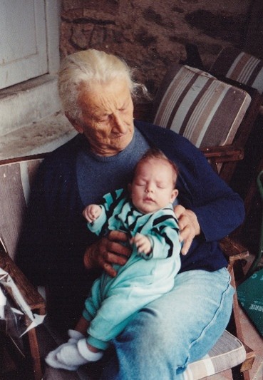 La Dr Odile Schweisguth avec la fille de Laurence Saccavino en 1993