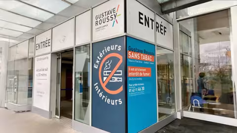 Entrée de l'hôpital - signalétique hôpital sans tabac