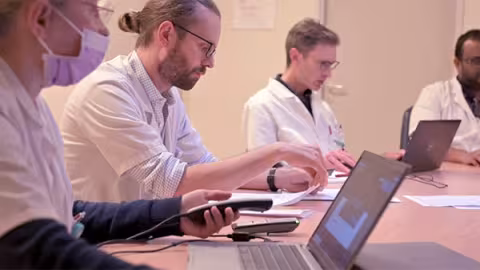 Médecins en réunion